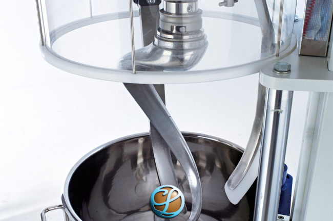 Bio boulangerie Neomix avec outils de pétrissage souffleurs